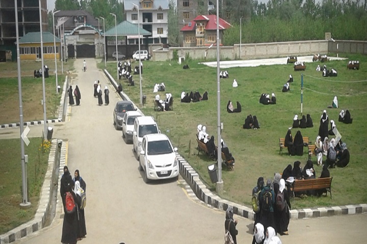 https://cache.careers360.mobi/media/colleges/social-media/media-gallery/26731/2020/6/27/College building of Government Degree College Women Pulwama_Campus-View.jpg